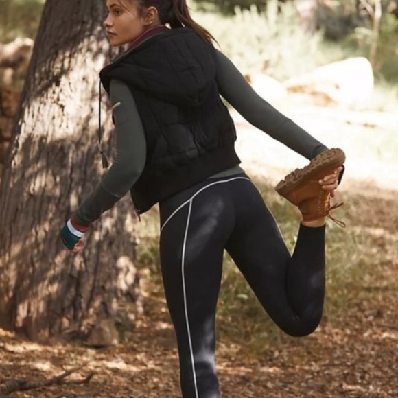 FP Movement Black Nature Seeker Puffer Hooded Vest Free People - Picture 3 of 13